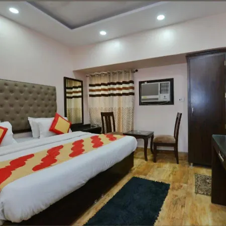 Hotel Kabeer - Walking New Delhi Railway Station